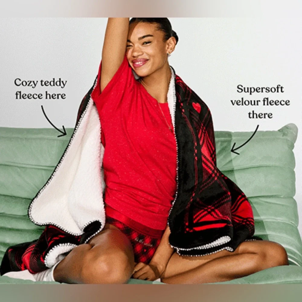 VICTORIAS SECRET PINK Cozy Plus Blanket NWT